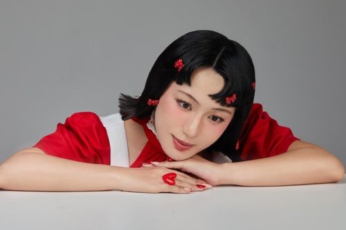 Nữ ca sĩ sinh năm 2000 bất ngờ đổi nghệ danh, còn làm ngay điều này sau khi debut