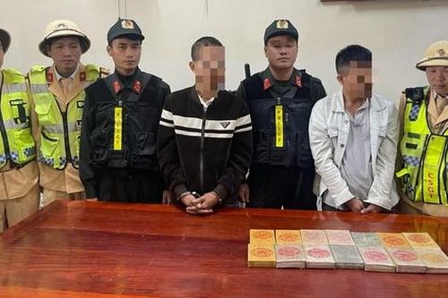 'Đón lõng', bắt quả tang 2 người đàn ông vận chuyển 15 bánh heroin trên cao tốc