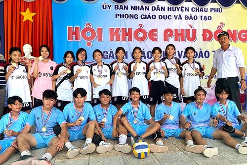 Trường THCS Mỹ Phú phát triển môn bi sắt, bóng chuyền