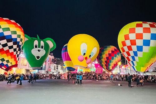 Rực rỡ đêm hoa đăng khinh khí cầu chào mừng 25 năm thành lập TP. Long Xuyên