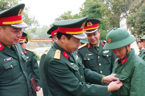 Bộ Chỉ huy Quân sự tỉnh thăm, động viên chiến sĩ mới nhập ngũ