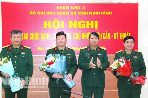 Bàn giao chức danh Chủ nhiệm Hậu cần - Kỹ thuật Bộ CHQS tỉnh