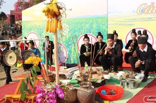 Bảo tồn và phát huy giá trị các lễ hội truyền thống