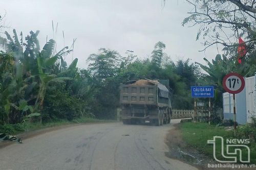 Những cây cầu 'oằn' mình gánh xe trọng tải lớn