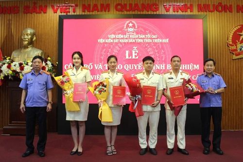 Công nhận thêm 4 kiểm sát viên trung cấp, sơ cấp