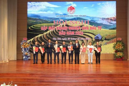Yên Bái trao chứng nhận đầu tư cho 8 dự án đầu năm mới Giáp Thìn 2024