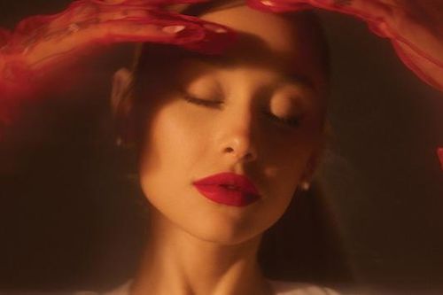 Ariana Grande tiết lộ lý do gây sốc của album 'Eternal Sunshine'