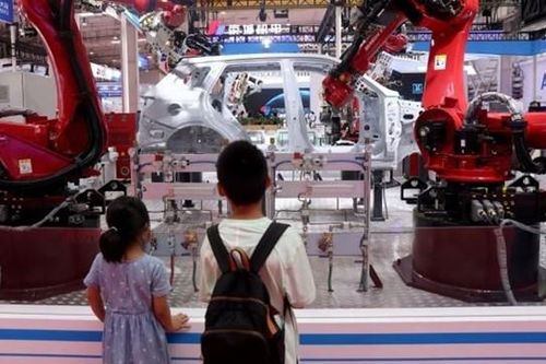 Trung Quốc vô địch thiên hạ về robot: Sản xuất hơn 6 triệu con/năm, có sản phẩm rẻ bằng 1/2 Nhật Bản, tiến tới để robot sản xuất robot