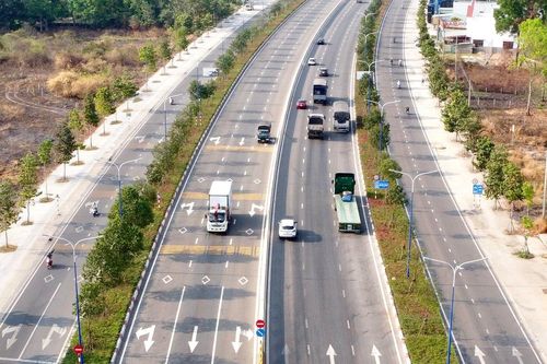 Ngắm tuyến đường 10 làn xe đẹp như cao tốc ở Bình Dương