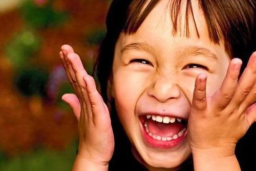 Những đứa trẻ hạnh phúc bao giờ cha mẹ chúng cũng xuất hiện 7 đặc điểm