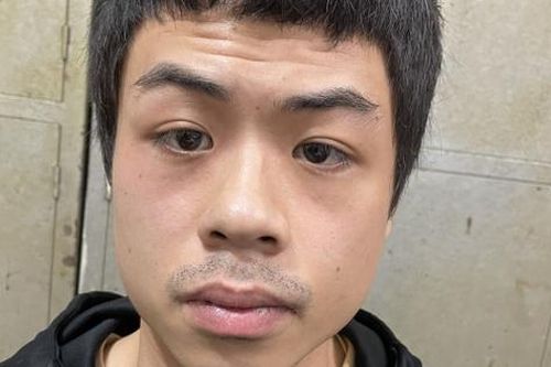 Nam thanh niên dùng còng số 8 khóa tay người yêu khi bị từ chối tình cảm