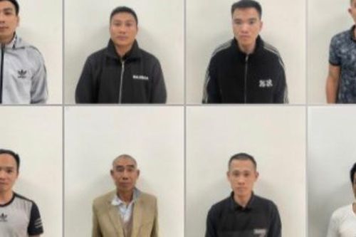 Bắt quả tang 12 người đánh bạc tại hội làng ở Hà Nội