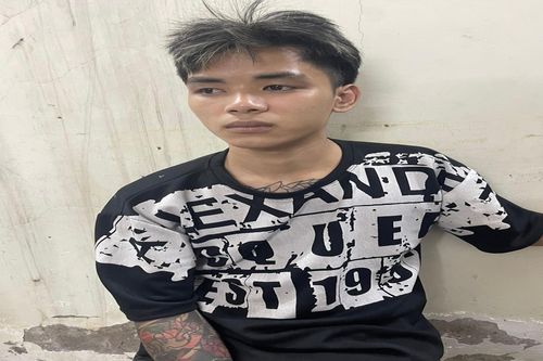 Vô cớ đâm trọng thương người đi đường rồi bỏ trốn