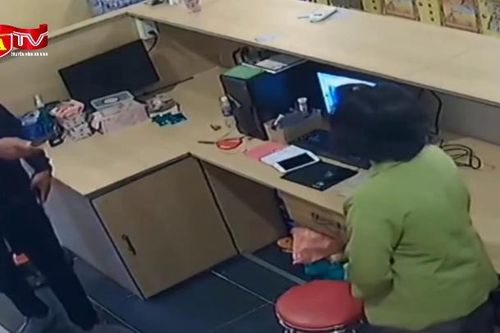 Truy tìm nam thanh niên dùng dao khống chế 2 phụ nữ để cướp tài sản