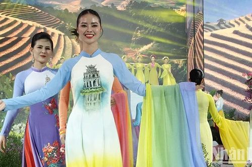 Lễ hội Áo dài Thành phố Hồ Chí Minh 2024 đánh dấu 10 năm phát triển