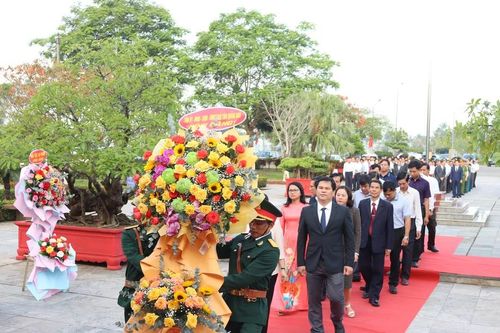Dâng hương, dâng hoa kỷ niệm 118 năm Ngày sinh cố Thủ tướng Phạm Văn Đồng