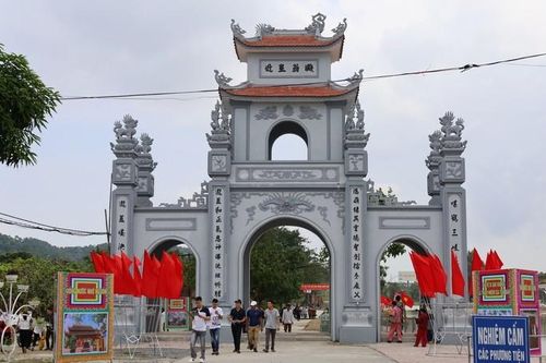 'Biển thủ' tiền công đức ở đền Hoàng Mười: Đình chỉ 2 nhân viên