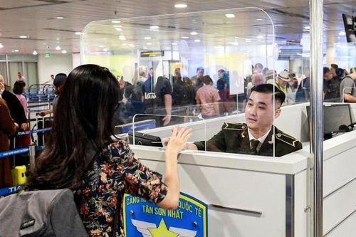 Gần 4 triệu hành khách di chuyển quan cảng hàng không Tân Sơn Nhất