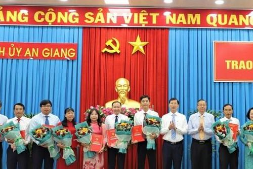 An Giang trao quyết định điều động, bổ nhiệm 13 cán bộ
