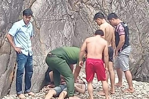 Tắm suối cùng nhóm bạn, thanh niên 18 tuổi trượt chân xuống hố nước sâu tử vong