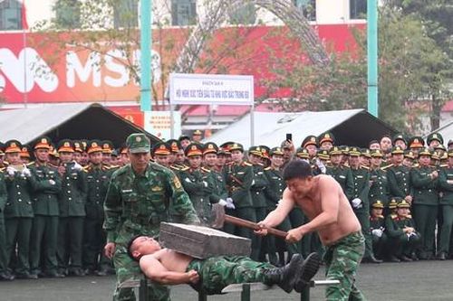 Mãn nhãn màn phô diễn sức mạnh của lực lượng vũ trang Nghệ An