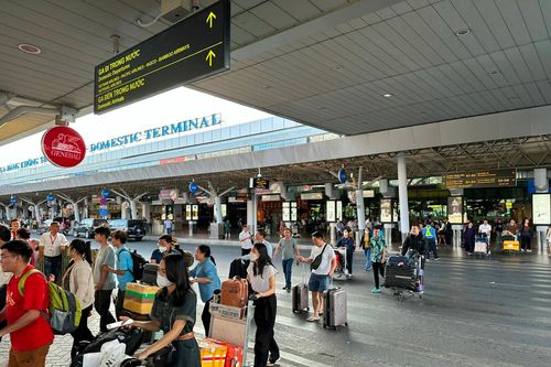 Sân bay Tân Sơn Nhất phục vụ hơn 3,8 triệu hành khách dịp Tết