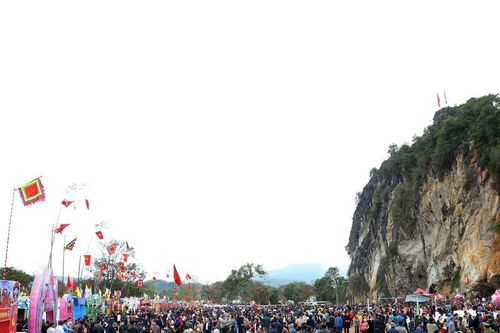 Khai mạc Lễ hội Hang Bua năm 2024