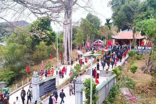 Lễ hội đền Vạn - Cửa Rào: Tưởng nhớ công lao của Đốc tướng Đoàn Nhữ Hài và quân binh thời Trần