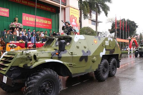 Lực lượng vũ trang Hà Tĩnh ra quân huấn luyện năm 2024