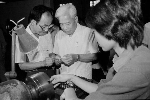 Dâng hương tưởng niệm Ngày mất Chủ tịch Hội đồng Bộ trưởng Phạm Hùng