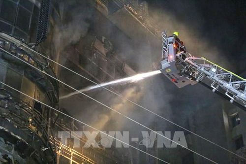 Cháy lớn tại tòa nhà dân cư ở Anh, hơn 100 người phải sơ tán