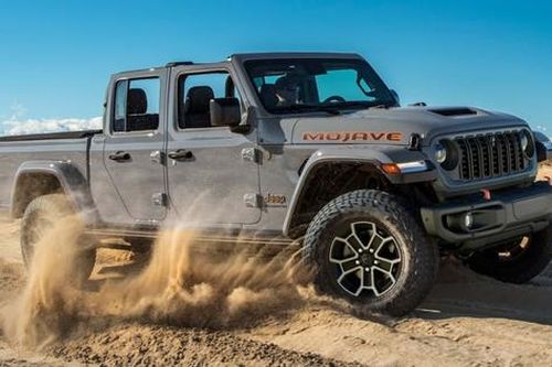 Bán tải Jeep Gladiator 2024 đời mới ra mắt, giá bán từ 980 triệu đồng