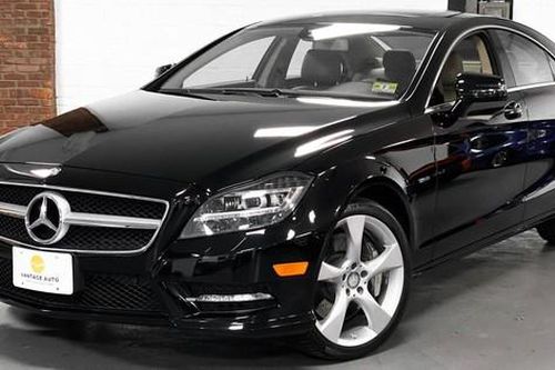 Top 10 ô tô cũ sử dụng động cơ V8 rẻ nhất hiện nay