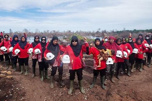 Đội nữ lính cứu hỏa ở Indonesia: Từ bị chế nhạo đến 'anh hùng địa phương'