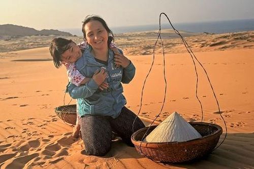 Triển lãm ảnh 'Mẹ yêu con': Khám phá những cung bậc cảm xúc về tình mẫu tử