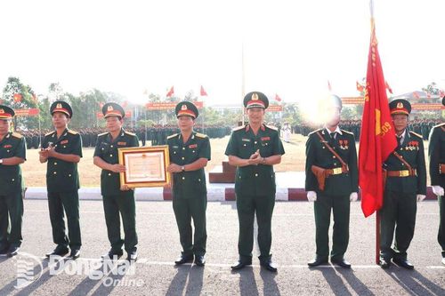 Sư đoàn 309 đón nhận Huân chương bảo vệ Tổ quốc hạng nhì