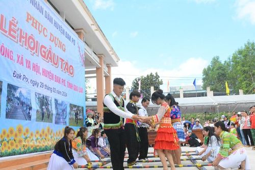 Đặc sắc lễ hội Gầu Tào