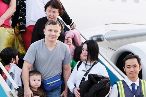 Gần 100 du khách đến Khánh Hòa trên chuyến bay đầu tiên của hãng hàng không IrAero