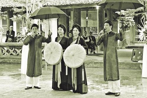 Tháng Giêng, 'nhớ mẹ và làng quan họ'