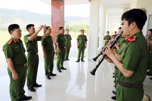 Nghệ sĩ Ưu tú đầu tiên của dàn nhạc kèn Đoàn Nghi lễ CAND