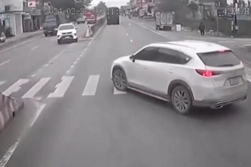 Tranh cãi đúng sai khi va chạm và văn hóa nhường đường