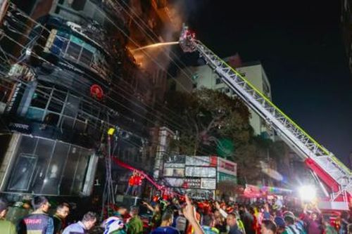 Cháy nhà hàng ở Bangladesh, ít nhất 43 người thiệt mạng