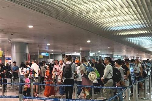 Hơn 3,8 triệu lượt khách qua sân bay Tân Sơn Nhất dịp cao điểm Tết Giáp Thìn
