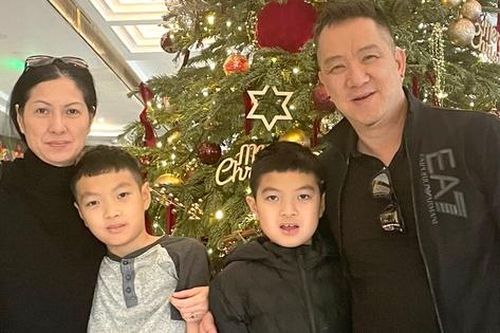 Hé lộ cuộc sống của chồng cũ ca sĩ Thu Phương ở tuổi 56 bên vợ Mỹ, bất ngờ với dinh thự đôi sang trọng bề thế