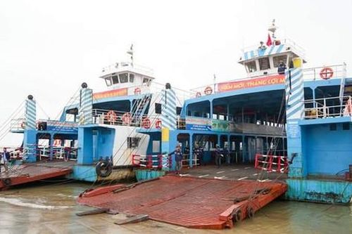 Chuyến phà đầu tiên rời bến Đồng Bài đi Cát Bà