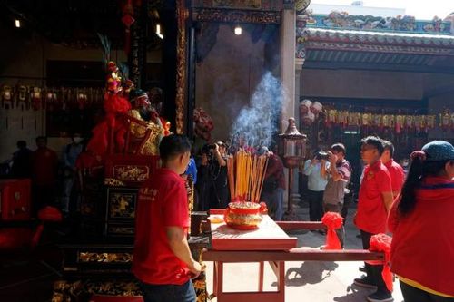 'Trái đắng' xem bói đầu năm