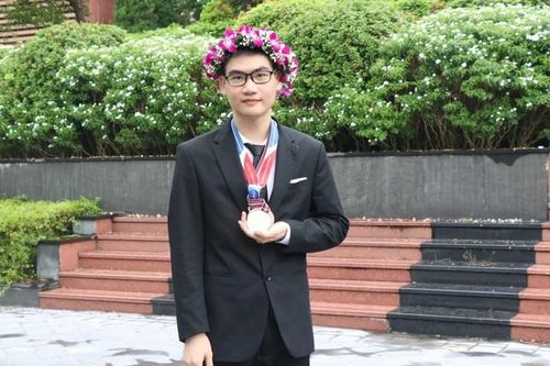 Đề cử Gương mặt trẻ Việt Nam tiêu biểu 2023 chia sẻ bí kíp theo đuổi đam mê Vật lí