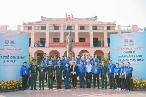 Tuổi trẻ giữ biển 2024: Nhiều hoạt động về biển đảo, tuyên dương chiến sĩ quân hàm xanh