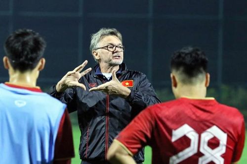 Nối gót Thái Lan, HLV Troussier có thay đổi lịch sử ở các đội tuyển Việt Nam