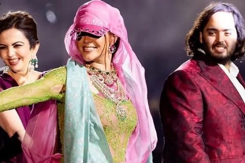 Rihanna biểu diễn ở tiệc trước lễ cưới con trai tỷ phú Ấn Độ